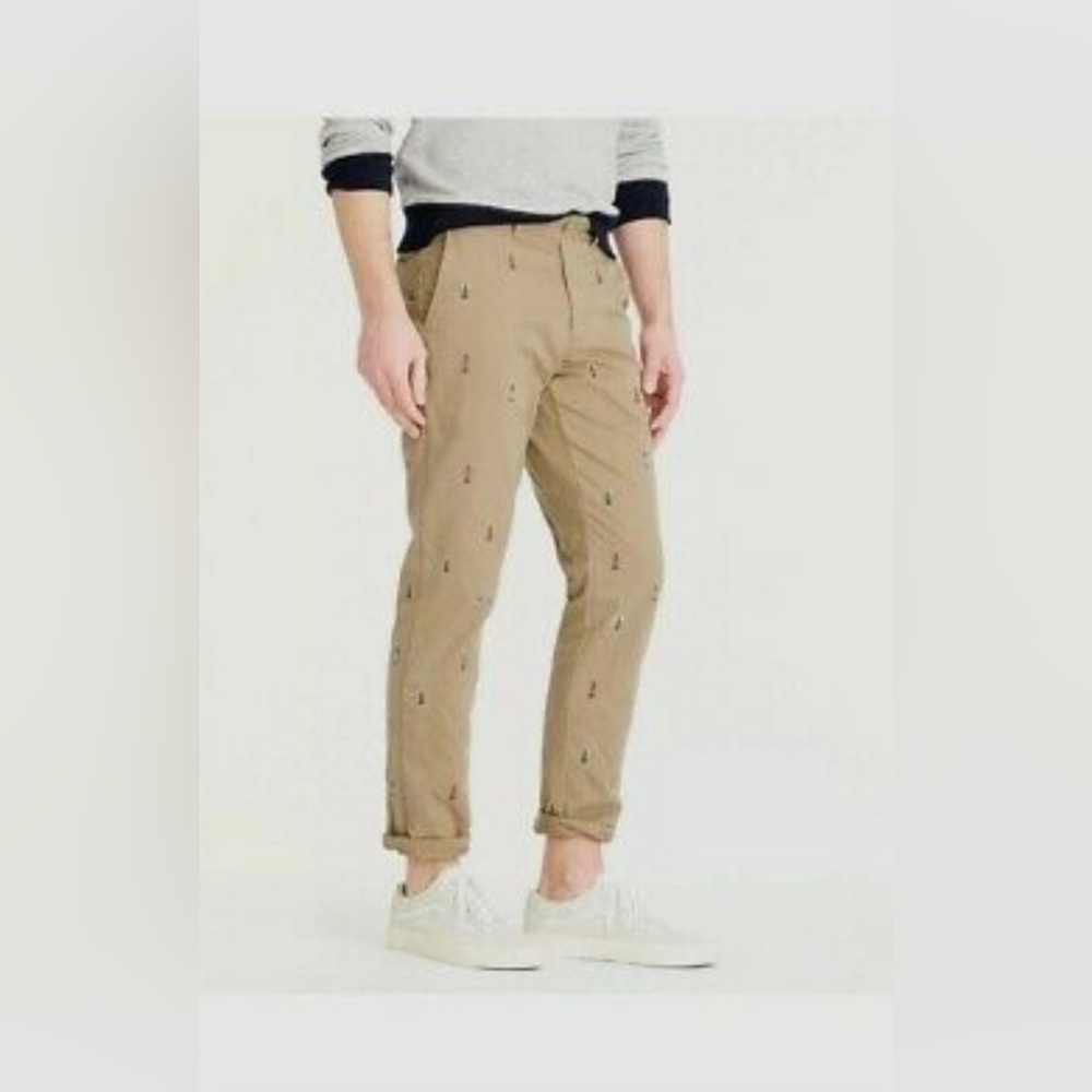 NWT Men’s JCrew chino with embroidered lighthouses. 31x32